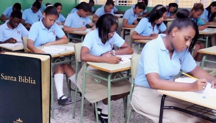 Lectura de la Biblia será Obligatoria en escuelas de República Dominicana
